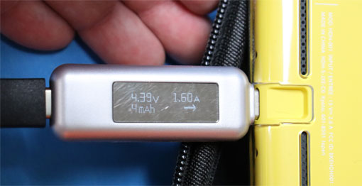 LiteをオマケのUSB-Cケーブルを使って充電する