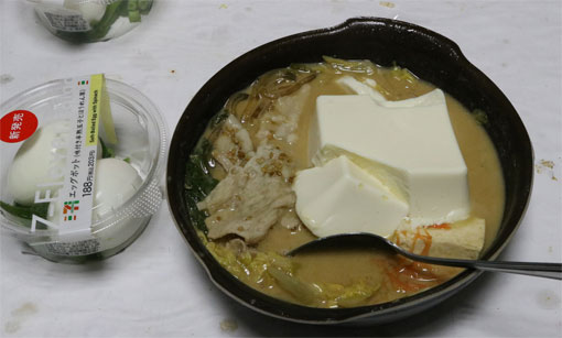 セブンイレブン ごまポン酢豚しゃぶ鍋とエッグポット(味付け卵とほうれん草)