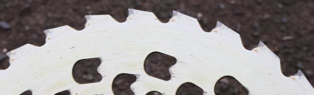 マキタ DCホワイト チップソーのすくい刃の形状はＣ型