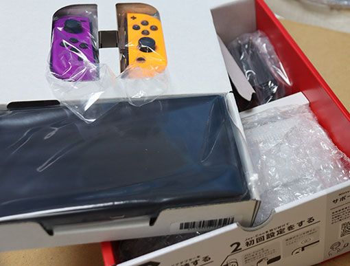 有機EL Nintendo Switch カステム Joy-Conがパープルとイエロー