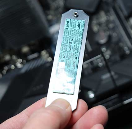 ASUS ROG MAXIMUS XI HERO NVMe SSDを取りつける ヒートシンク