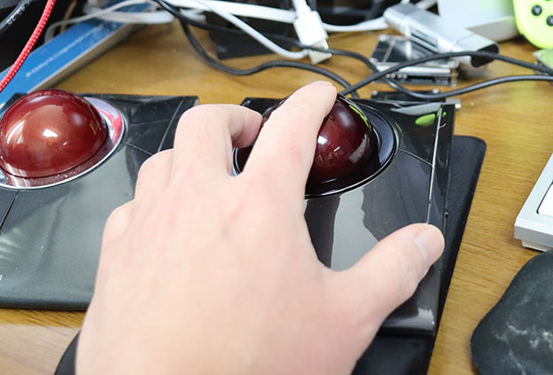 Kensington Slimblade Pro Trackball と　旧 Slimblade