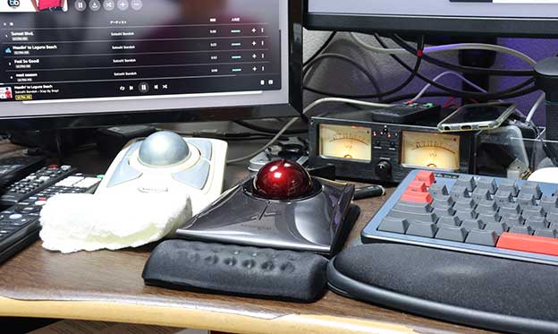 書斎 キーボードの左 Slimblade Pro、Expert Mouse