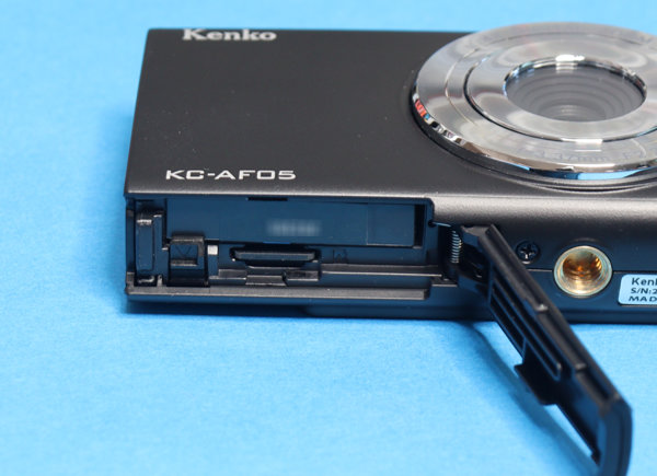 KC-AF05 MicroSDカード入れ口